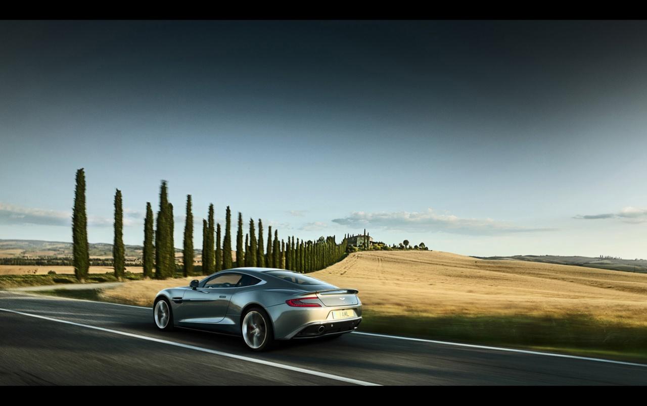 Aston Martin Vanquish Motion Side Hintergrundbilder